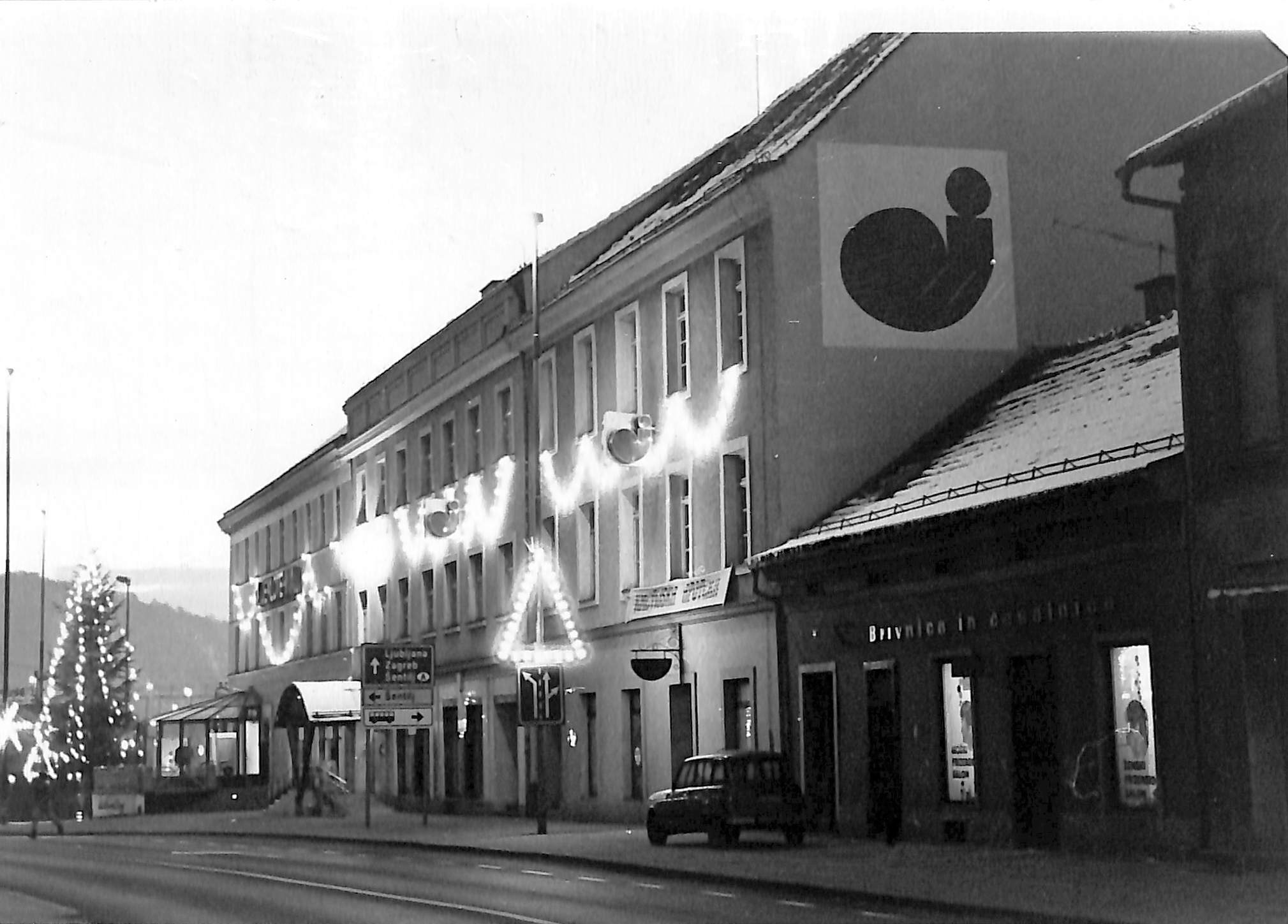 Poslovna zgradba
